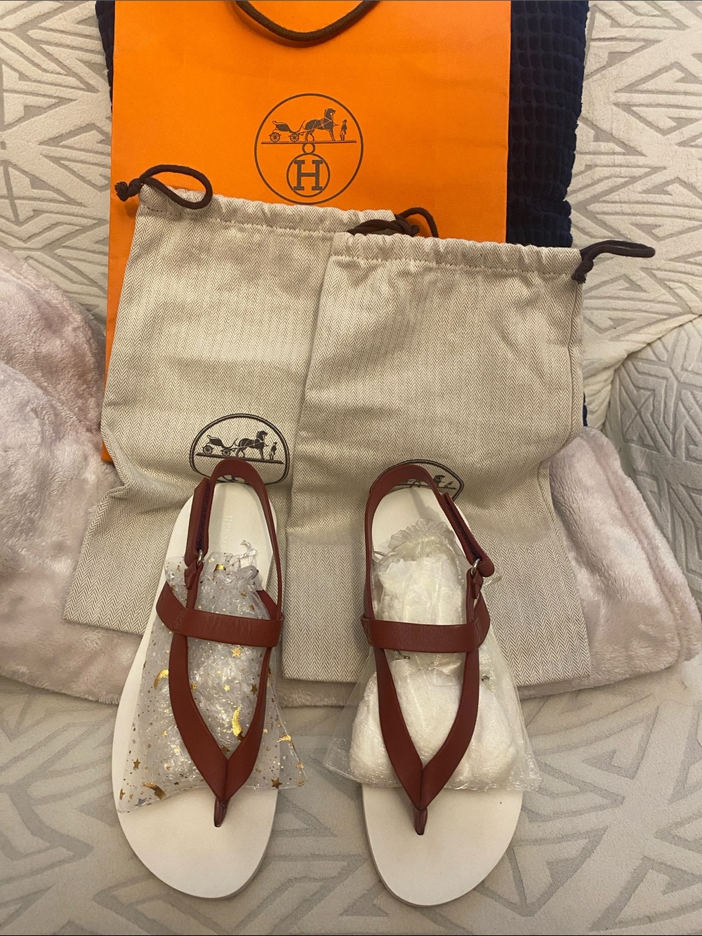 Hermès Red and White Leather T-Strap (Tahiti )Sandals